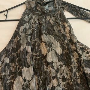 Beautiful dress perfect for the holidays.